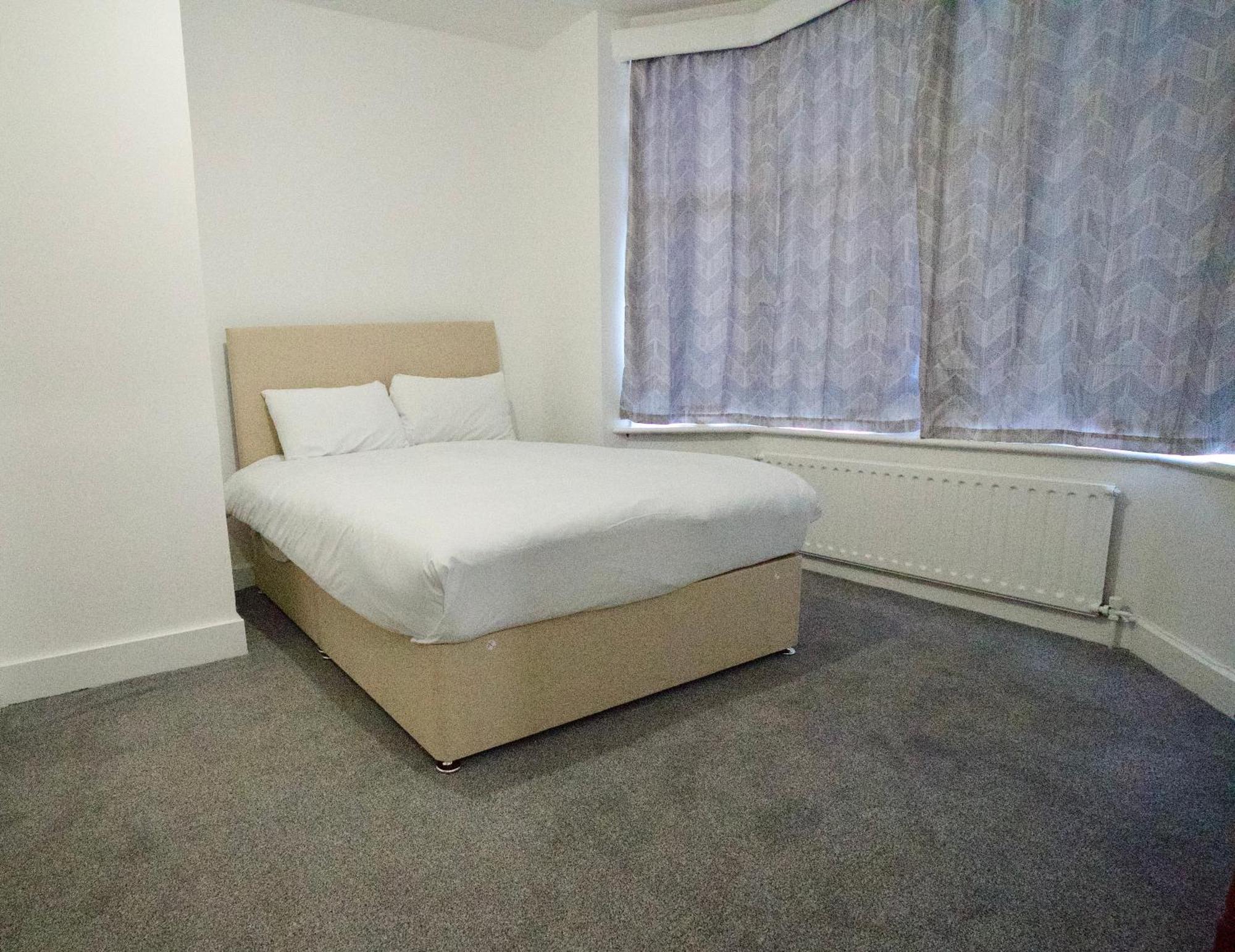 Gatwick Birchwood Lodge With Holiday Parking Хорли Екстериор снимка