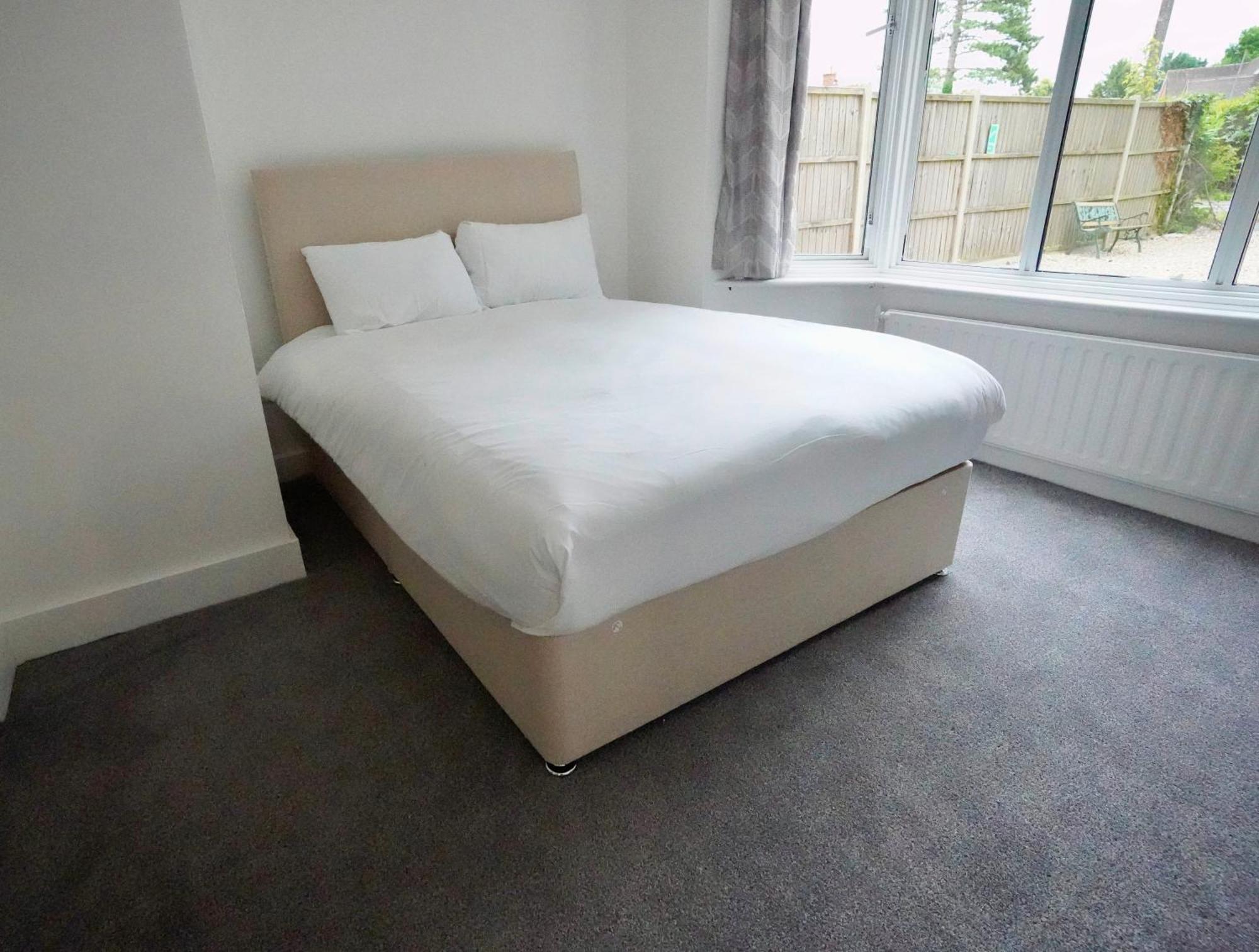 Gatwick Birchwood Lodge With Holiday Parking Хорли Екстериор снимка